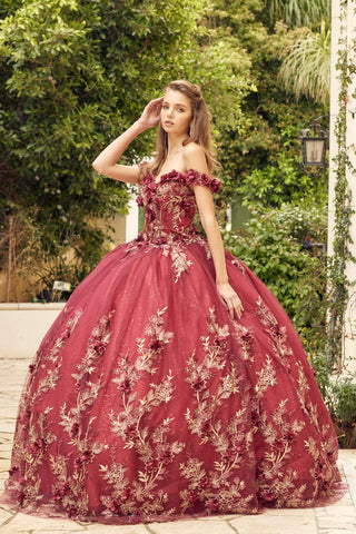 Schulterfreies Ballkleid mit 3D-Blumenapplikation von Juliet 1447