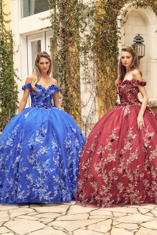 Schulterfreies Ballkleid mit 3D-Blumenapplikation von Juliet 1447