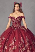 Schulterfreies Ballkleid mit 3D-Blumenapplikation von Juliet 1447
