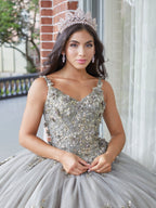 Vestido de festa de quinze anos com capa floral 3D da House of Wu 26052