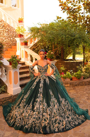 Quinceanera-Kleid mit 3D-Blumen und Cape-Ärmeln von Amarra 54326