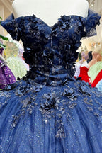 Ballkleid mit schulterfreiem Cape und 3D-Blumenmuster von Elizabeth K GL3179