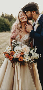 Novos vestidos de noiva compridos com decote em V, renda e tule, sem mangas, linha A. DB10474