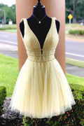 Vestidos cortos de fiesta con abalorios amarillos brillantes y lentejuelas para el baile de graduación