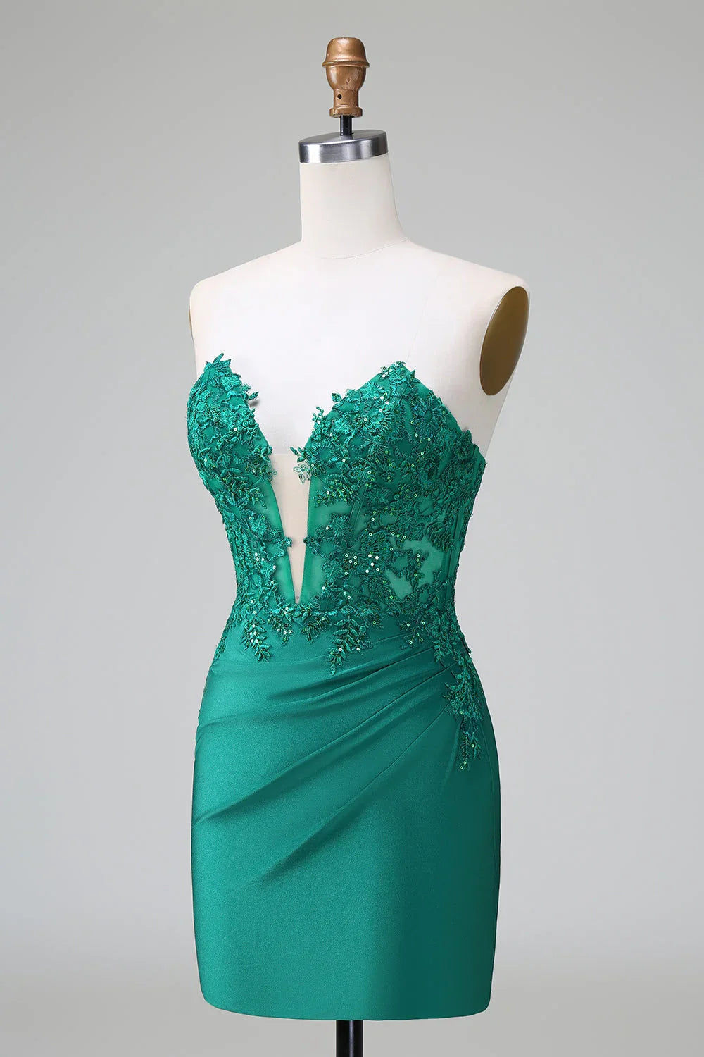 Elegantes dunkelgrünes figurbetontes trägerloses Plisseé-Kurzfestkleid mit Perlenstickerei