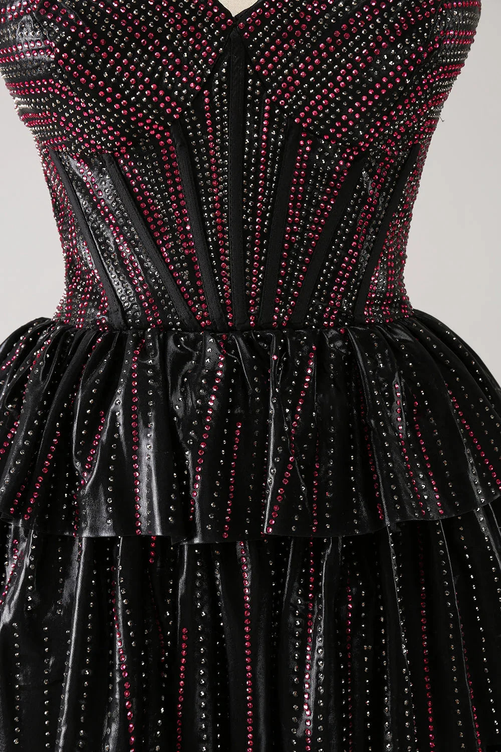 Niedliches Schwarz-Rosa A-Linien Sweetheart Korsett Kurzes Homecoming Kleid mit Perlenstickerei