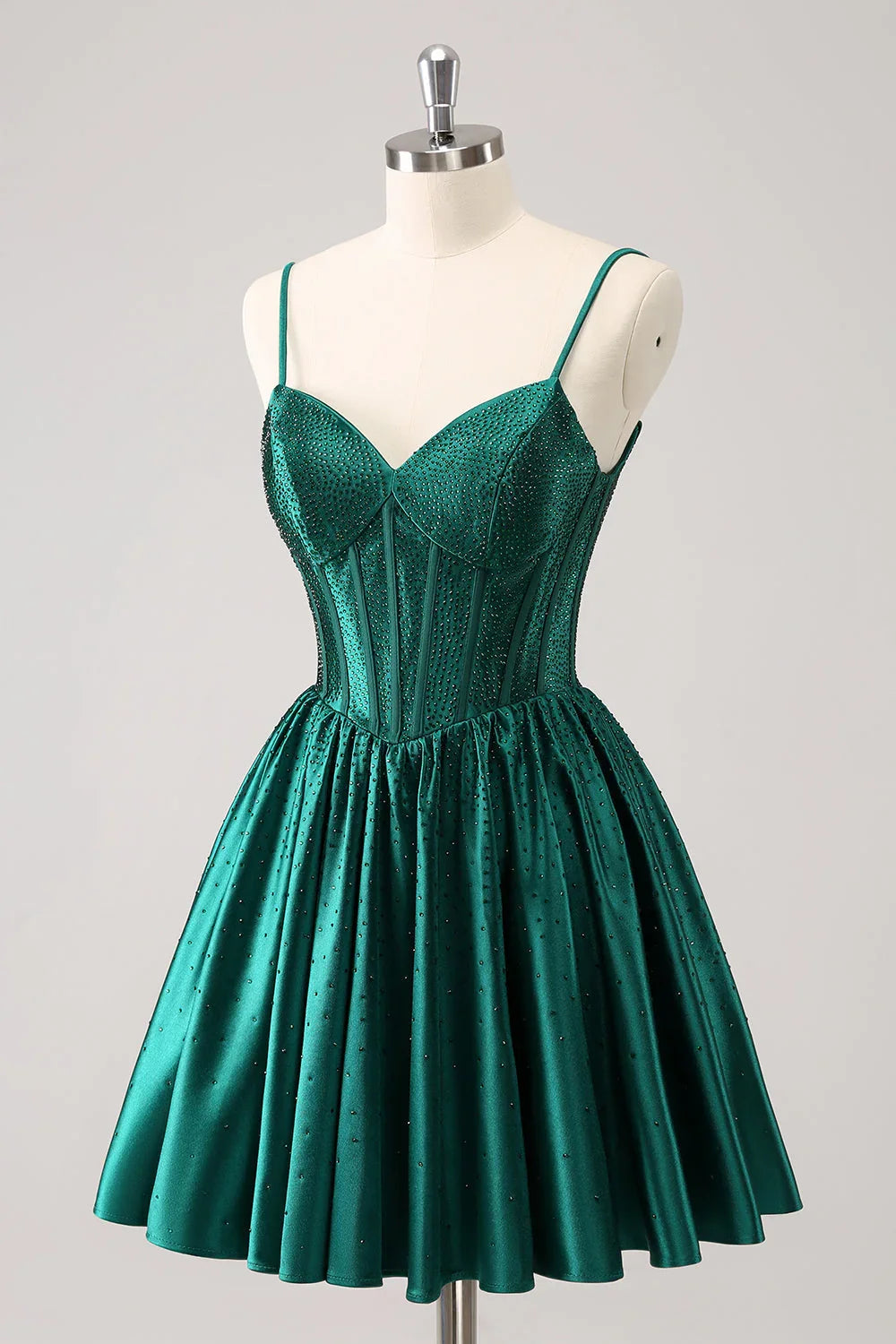 Vestido Corto de Baile de Graduación en Línea A con Tirantes Espagueti, Volantes y Corsé en Verde Oscuro Adorable con Abalorios