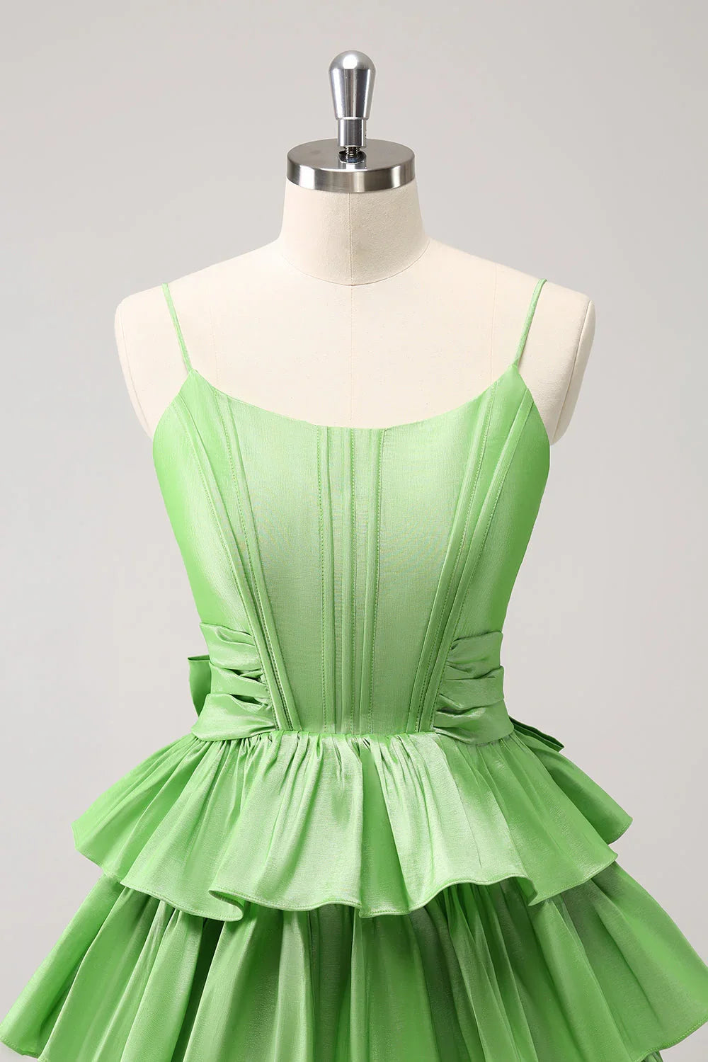 Vestido de Fiesta Tipo Corsé con Tirantes Espagueti, Línea A, en Capas y Volantes, con Lazo, en Verde Bonito