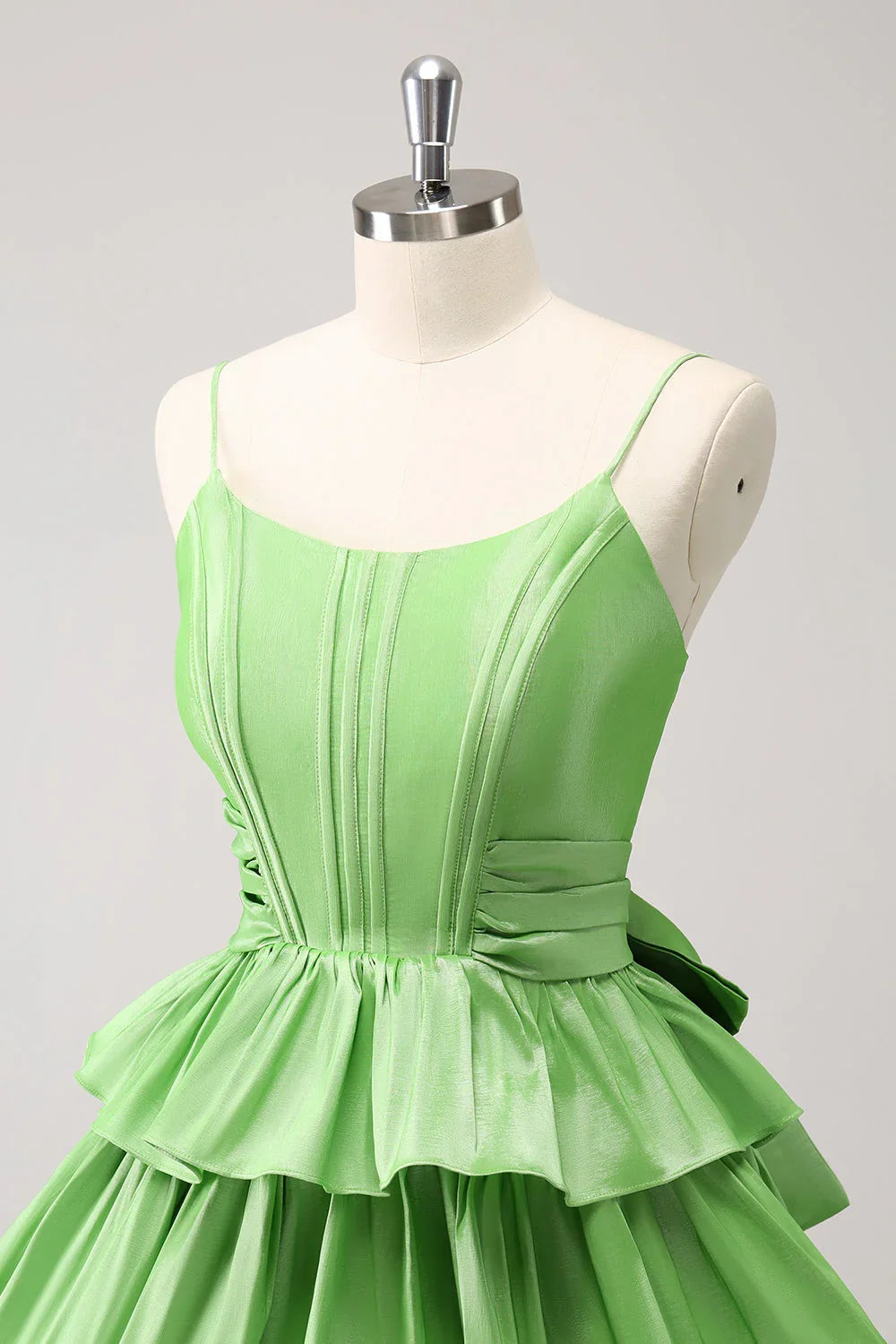 Vestido de Fiesta Tipo Corsé con Tirantes Espagueti, Línea A, en Capas y Volantes, con Lazo, en Verde Bonito