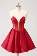 Vestido Fofo Vermelho em Linha A, Sem Alças, com Corpete e Babados para Baile de Finalistas com Aplicações de Missangas