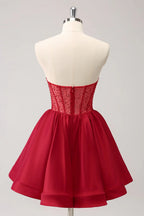 Vestido de Fiesta en Casa Línea A Sin Tirantes Tipo Corsé con Volantes Cortos y Abalorios en Rojo Encantador