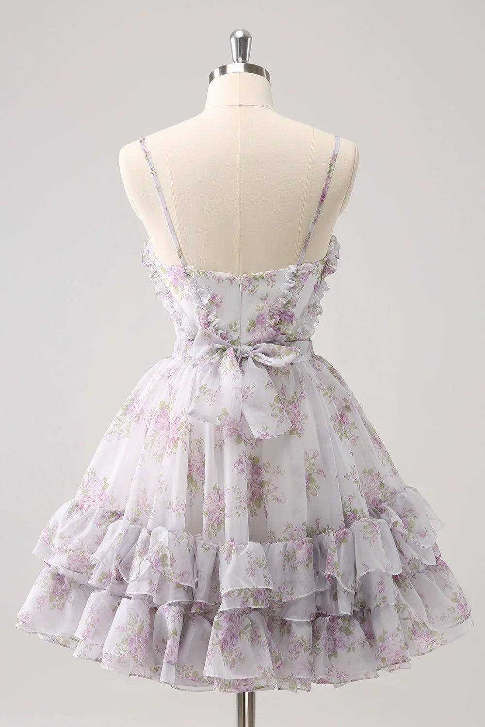 Vestido de Baile Lila Lindo con Corte A, Abertura, Niveles, Estampado Floral y Volantes