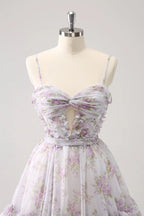 Vestido de Baile Lila Lindo con Corte A, Abertura, Niveles, Estampado Floral y Volantes