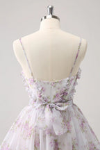 Vestido de Baile Lila Lindo con Corte A, Abertura, Niveles, Estampado Floral y Volantes