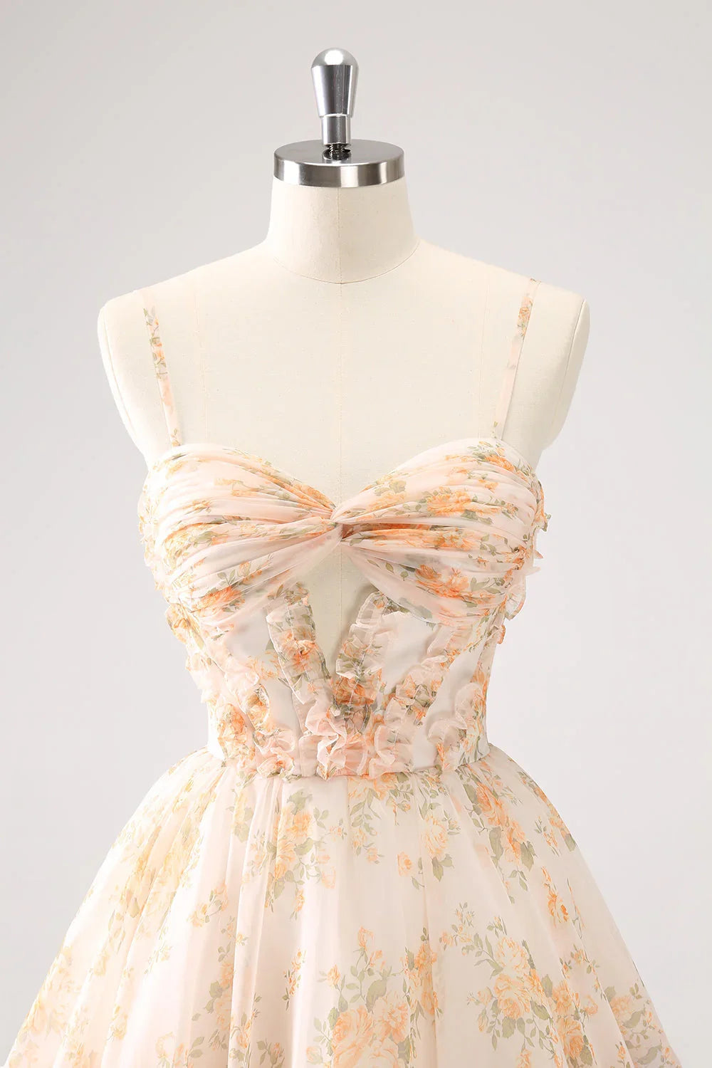 Niedliches gelbes A-Linien-Ausschnitt-Etagen-Blumenprint-Heimkehrkleid mit Rüschen