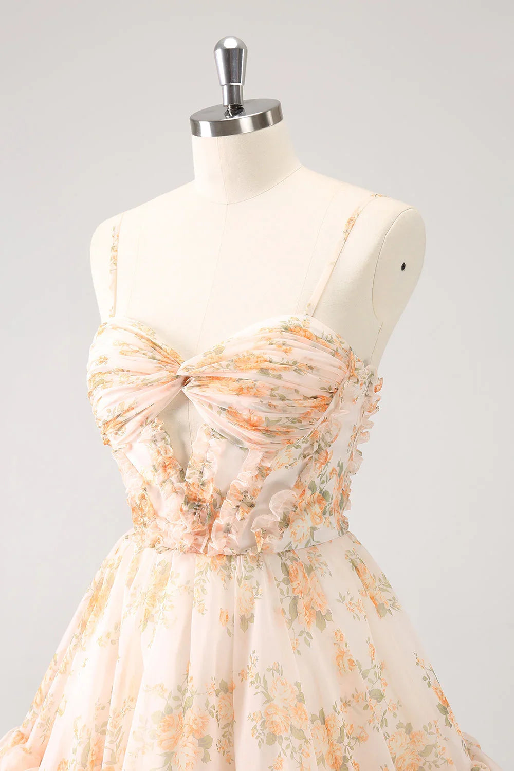 Vestido de Regreso a Casa Florido con Volantes, Corte A Line, Escotado y Acanalado en Amarillo Encantador
