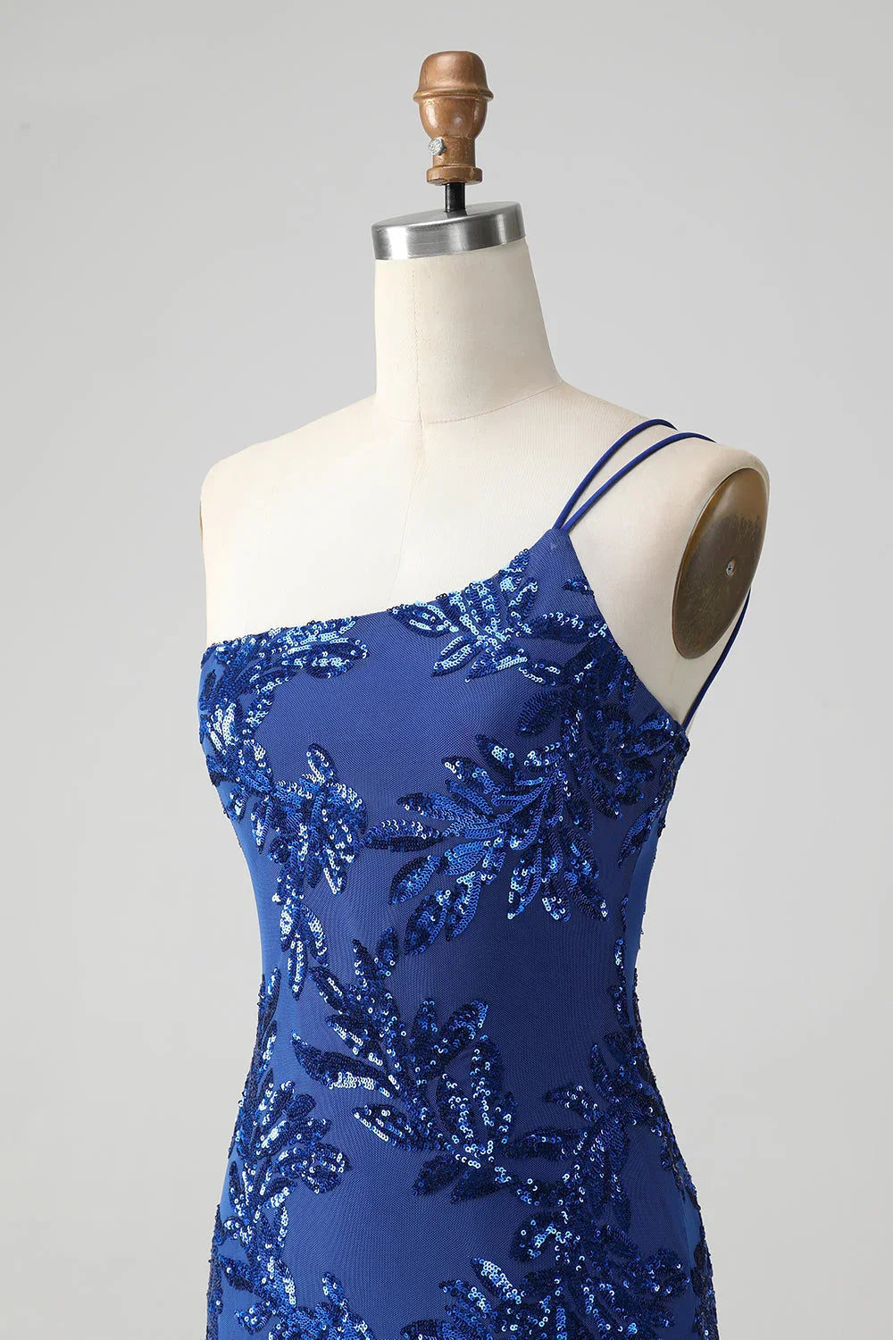 Vestido de cóctel elegante y brillante en rosa, de corte recto, con un solo hombro, lentejuelas y bordados para el baile de bienvenida
