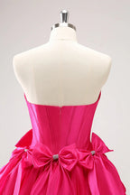 Vestido Lindo Fucsia Sin Tirantes Tipo A con Corsé, Volantes, Abalorios y Lazos para Baile de Bienvenida