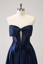Niedliches marineblaues A-Linien-Trägerloses Hollow-Out-Korsett-Perlenkleid mit Schleife für den Homecoming