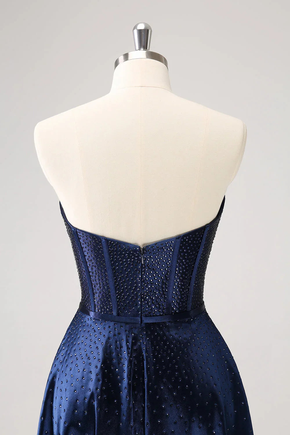 Niedliches marineblaues A-Linien-Trägerloses Hollow-Out-Korsett-Perlenkleid mit Schleife für den Homecoming