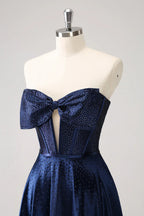 Niedliches marineblaues A-Linien-Trägerloses Hollow-Out-Korsett-Perlenkleid mit Schleife für den Homecoming