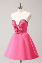 Niedliches knallpinkes A-Linien-Trägerloses Kleid mit Cut-Out und Perlen für den Homecoming