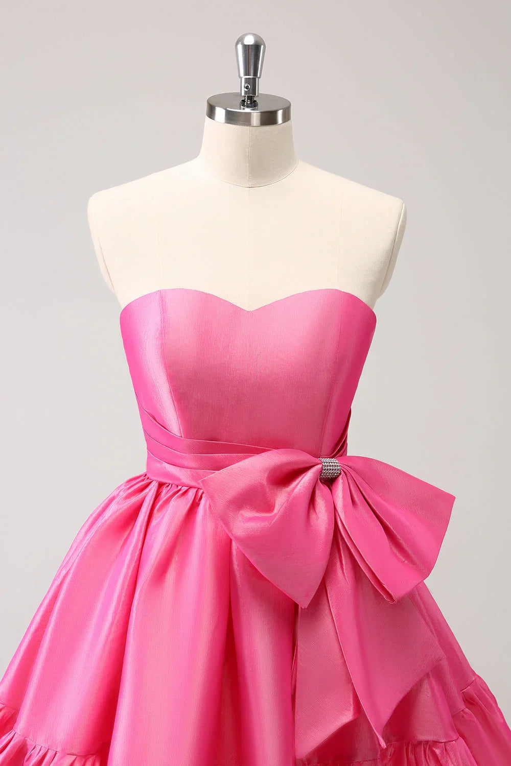 Vestido corto de fiesta en casa sin tirantes, plisado, en línea A, color rosa fuerte adorable con lazo