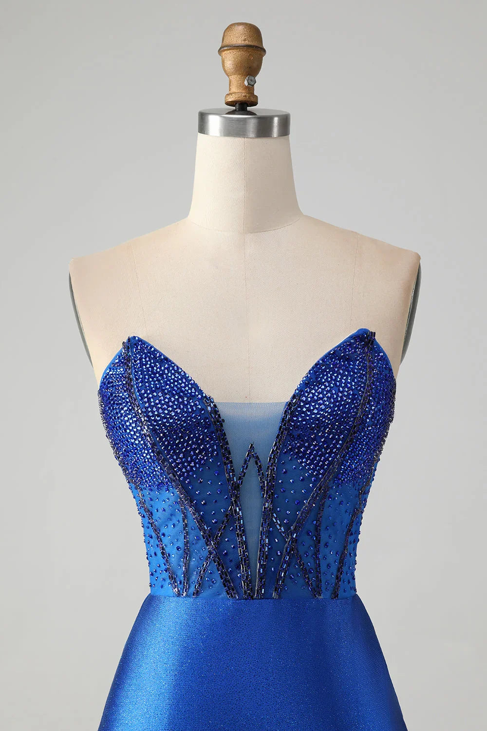 Elegantes, funkelndes königsblaues enges trägerloses kurzes Homecoming-Kleid mit Perlenstickerei
