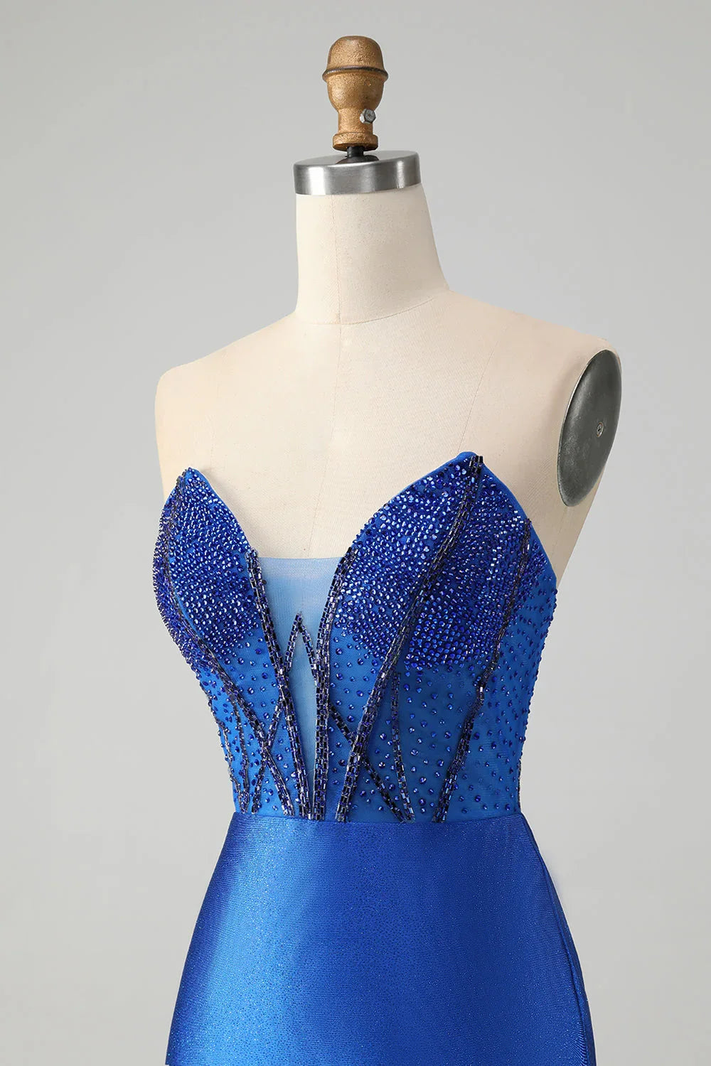 Elegantes, funkelndes königsblaues enges trägerloses kurzes Homecoming-Kleid mit Perlenstickerei