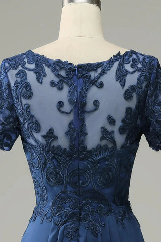 Kleid für die Brautmutter in A-Linie mit Applikationen