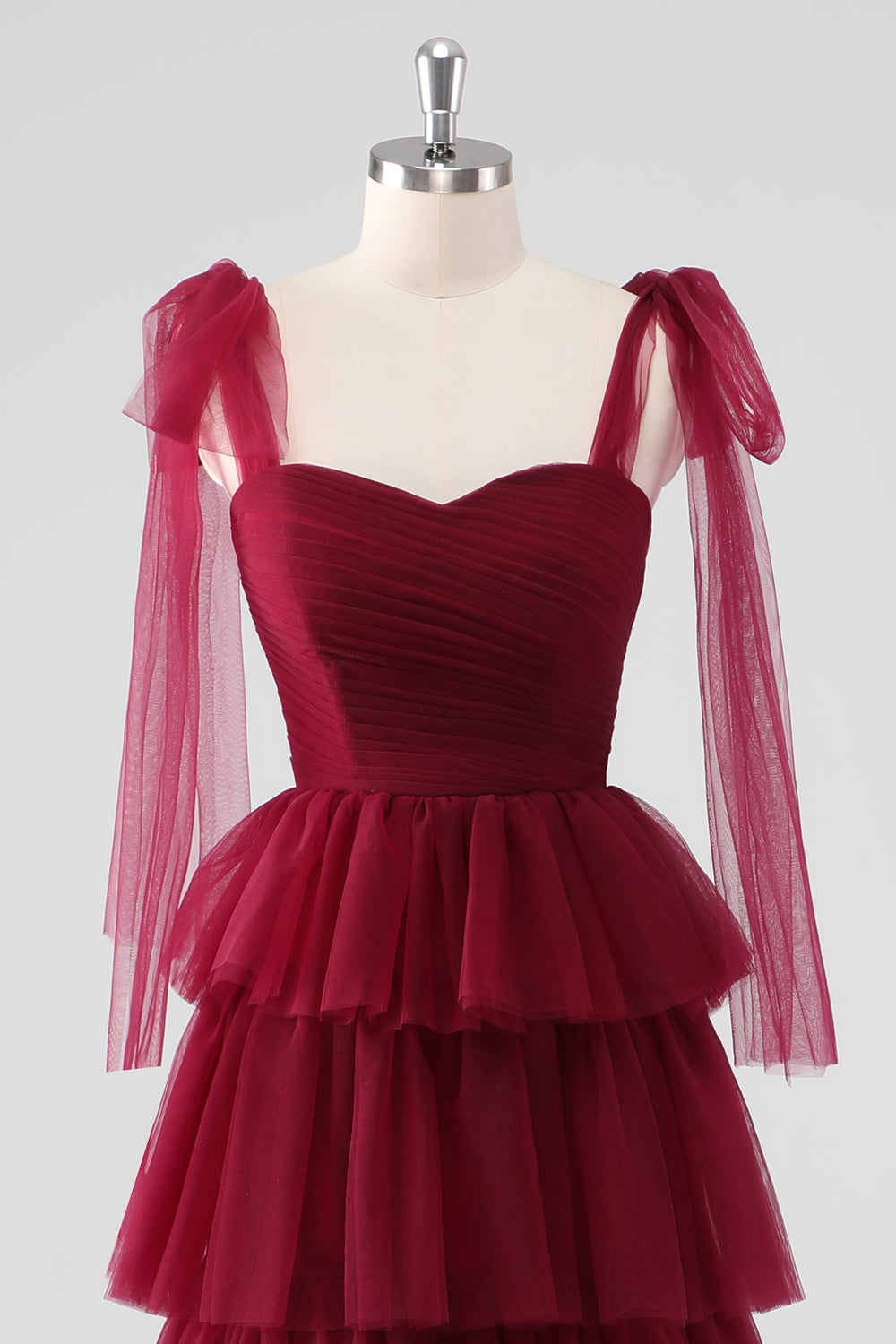 Vestido formal comprido de tule com corte A e folhos em cor bordeaux
