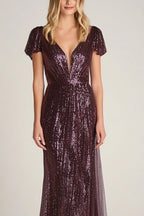 Vestido de cerimónia comprido cor vinho, decote curto, mangas curtas e justas