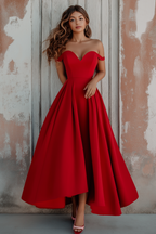 Vestido de cerimónia vermelho com decote ombro a ombro