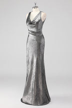 Vestido de cerimónia comprido com decote redondo e bainha cinza prateado