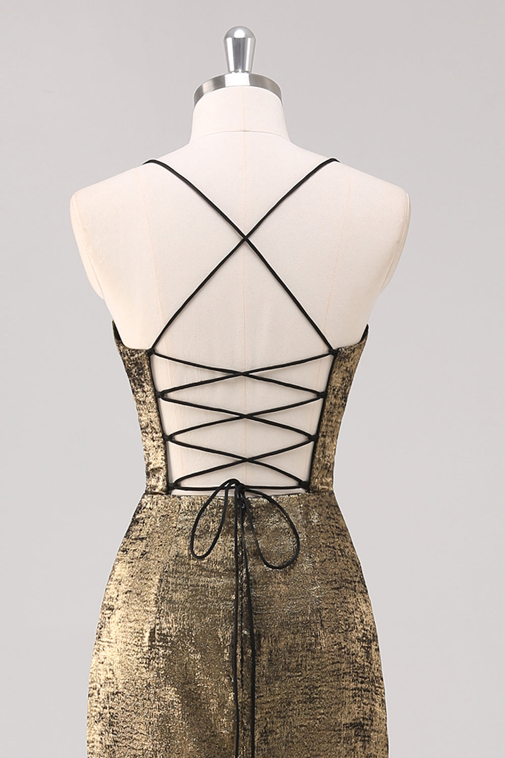 Etuikleid mit Spaghettiträgern in Metallic-Schwarz und Gold mit Schlitz