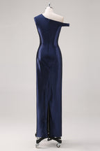 Vestido de cerimónia azul marinho com bainha de um ombro e contas