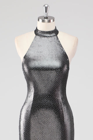 Glitzerndes silbergraues Neckholder-Kleid mit Schlitz