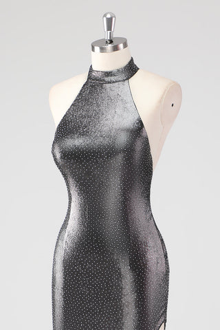 Glitzerndes silbergraues Neckholder-Kleid mit Schlitz