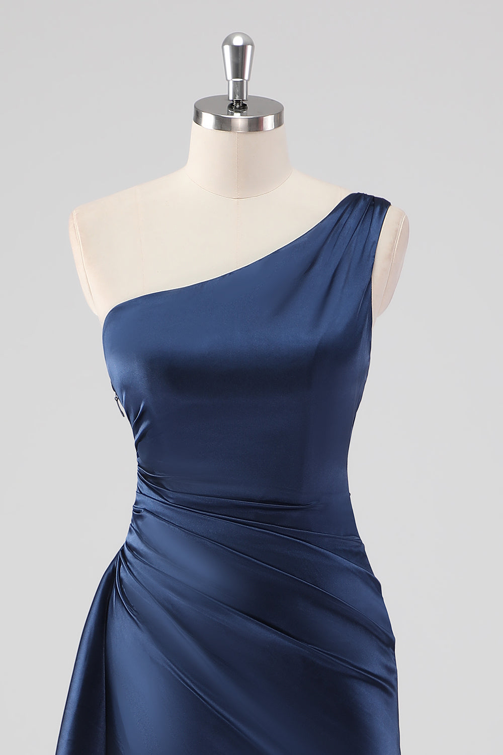 Elegantes, marineblaues One-Shoulder-Ballkleid aus Satin mit Schlitz