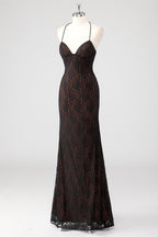 Vestido formal preto com alças finas e alças finas