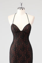 Vestido formal preto com alças finas e alças finas