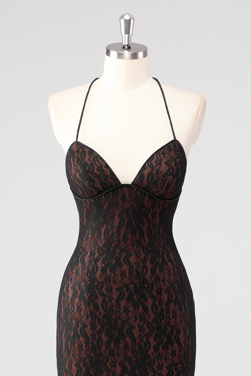 Schwarzes Spaghettiträger-Kleid mit Spaghettiträgern