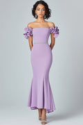 Formalna sukienka z falbanami w stylu syrenki w kolorze liliowym z dekoltem off-the-shoulder