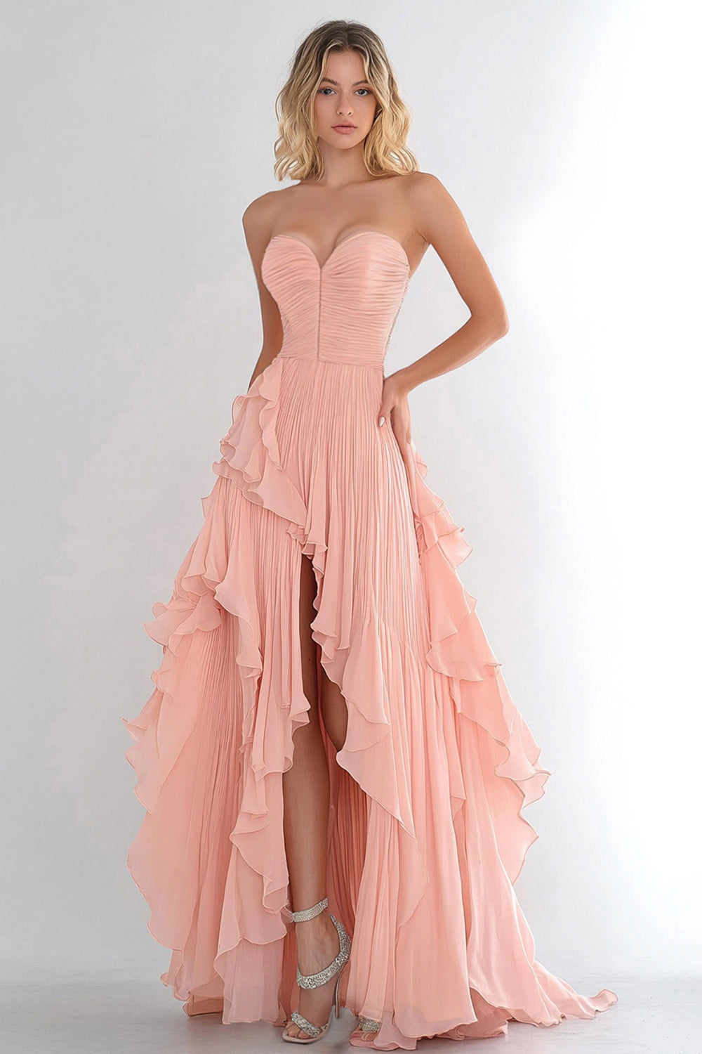 Vestido de festa comprido em chiffon com folhos e corte A rosa