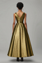 Vestido formal dourado escuro brilhante, decote em V, franzido, comprimento até ao tornozelo