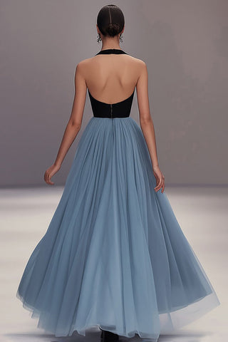 Langes Abendkleid aus plissiertem Tüll mit V-Ausschnitt in Schwarz und Blau