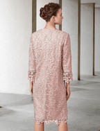 Vestido de mãe da noiva de duas peças, com bainha/coluna, elegante, decote em joia, comprimento até ao joelho, chiffon, renda, manga curta, com aplicações