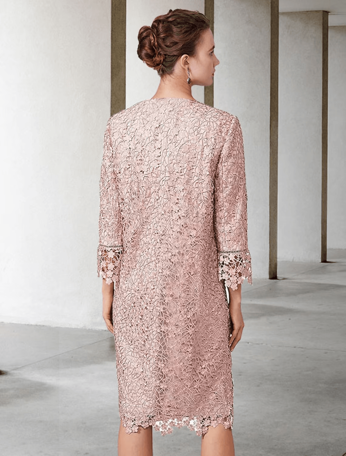 Vestido de mãe da noiva de duas peças, com bainha/coluna, elegante, decote em joia, comprimento até ao joelho, chiffon, renda, manga curta, com aplicações