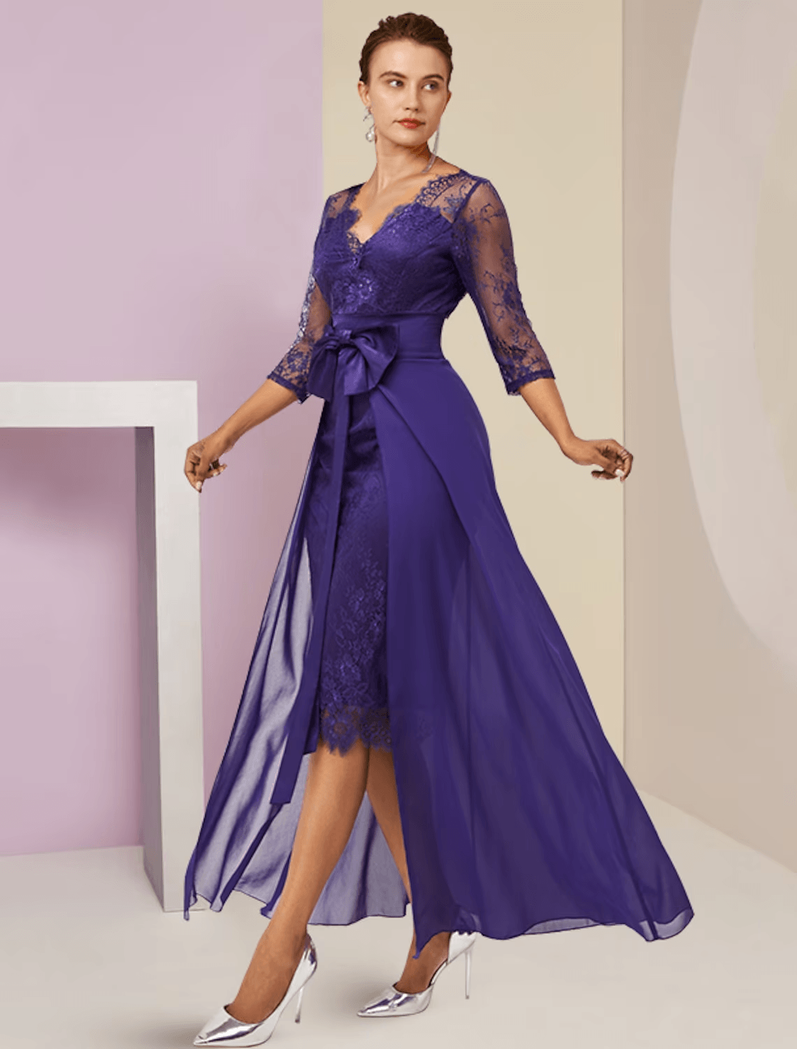 Vestido de mãe da noiva de duas peças, estilo coluna, formal, para convidada de casamento, elegante, destacável, decote em V, comprimento até ao joelho, chiffon, renda, manga 3/4 com laço(s)