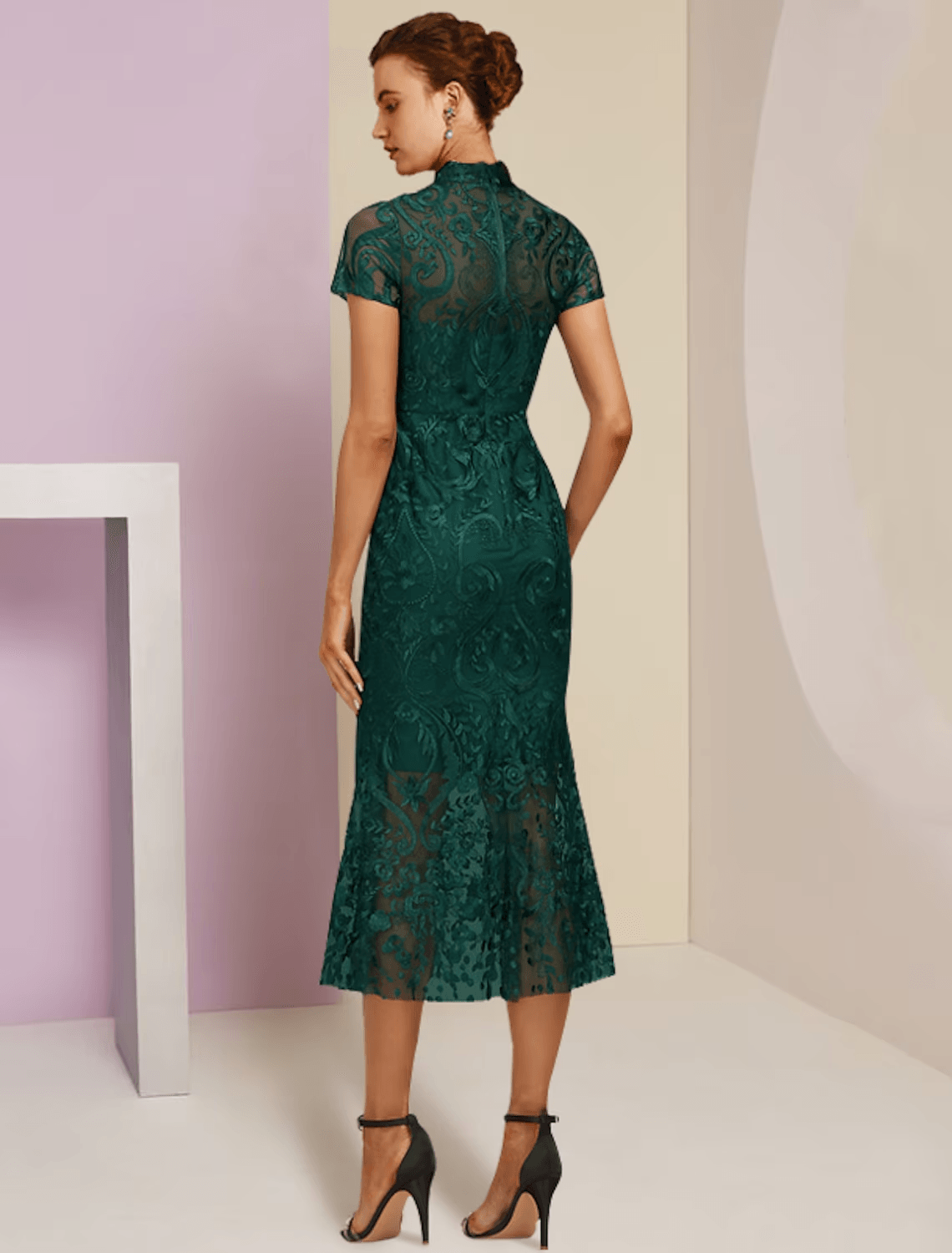 Vestido de festa tubinho/coluna para mãe da noiva, elegante, gola alta, comprimento chá, renda, manga curta com aplicações